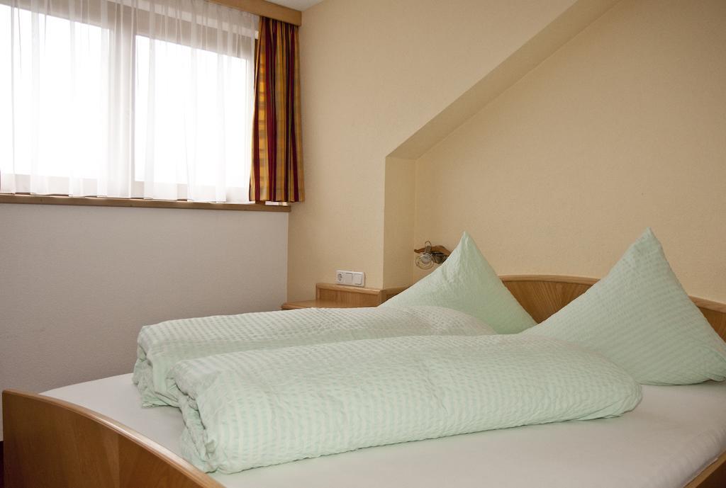 Hotel Ehstandhof Uderns Habitación foto