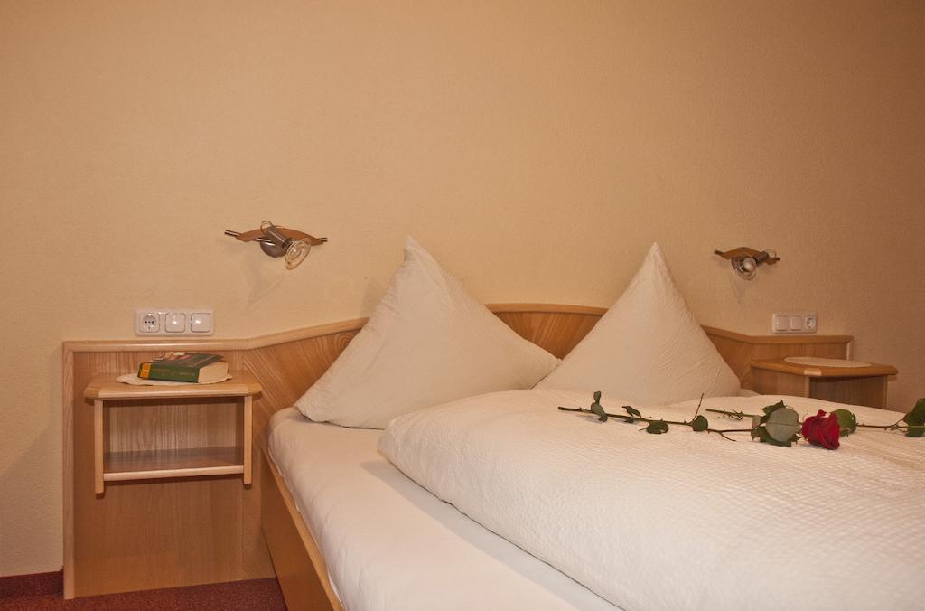 Hotel Ehstandhof Uderns Habitación foto